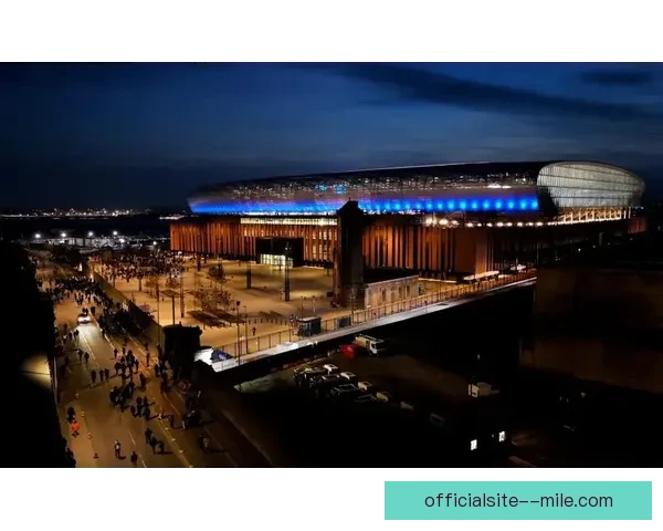 埃弗顿布拉姆利摩尔码头球场主体钢结构顺利封顶迈向新纪元